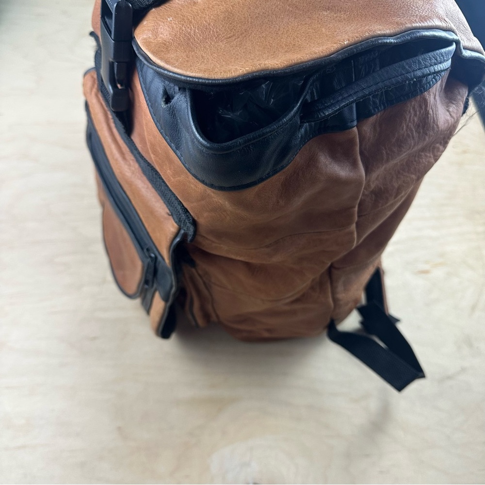 Genuine leather backpack - Picture 4 of 16